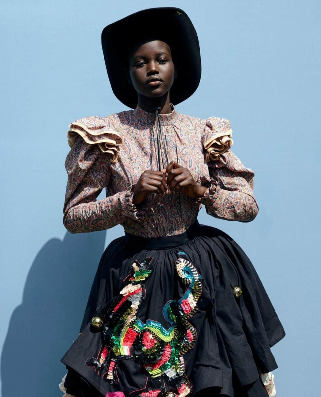 Dazed Magazineさんのインスタグラム写真 - (Dazed MagazineInstagram)「Extra, extra! Some exclusives from our cowgirl cover story with @adutakech 🤠⁠ ⁠ Photography @vivianesassenstudio⁠ Styling @robbiespencer⁠ Grooming @irena.ruben⁠ Casting @noah_shelley_casting⁠ ⁠ #AdutAkech wears blouse and embellished skirt @babymm, felt hat @jessiewestern ⁠ ⁠ Taken from the autumn 2019 #DazedGoesWest issue of #Dazed」8月30日 22時00分 - dazed