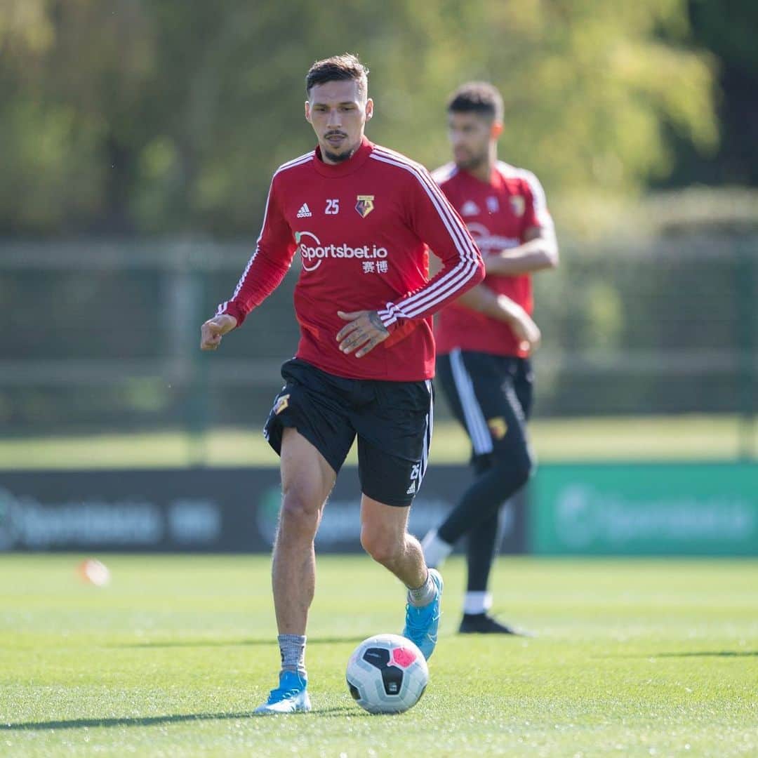 ヨゼ・ホレバスのインスタグラム：「We stop talking and keep working. #watfordfc #training #getbackontrack #premierleague」