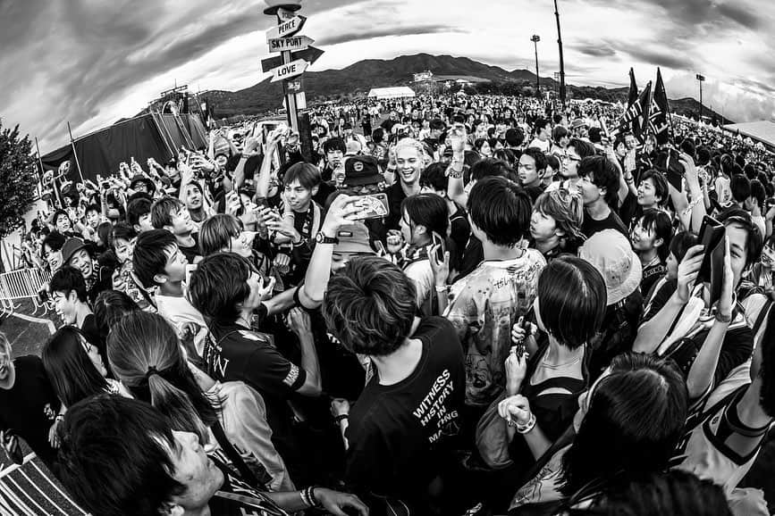 Masato さんのインスタグラム写真 - (Masato Instagram)「#ラブシャ #TAT19 Photos by @hayachinphoto  #coldrain #SiM #HEYSMITH」8月30日 21時59分 - masato_coldrain