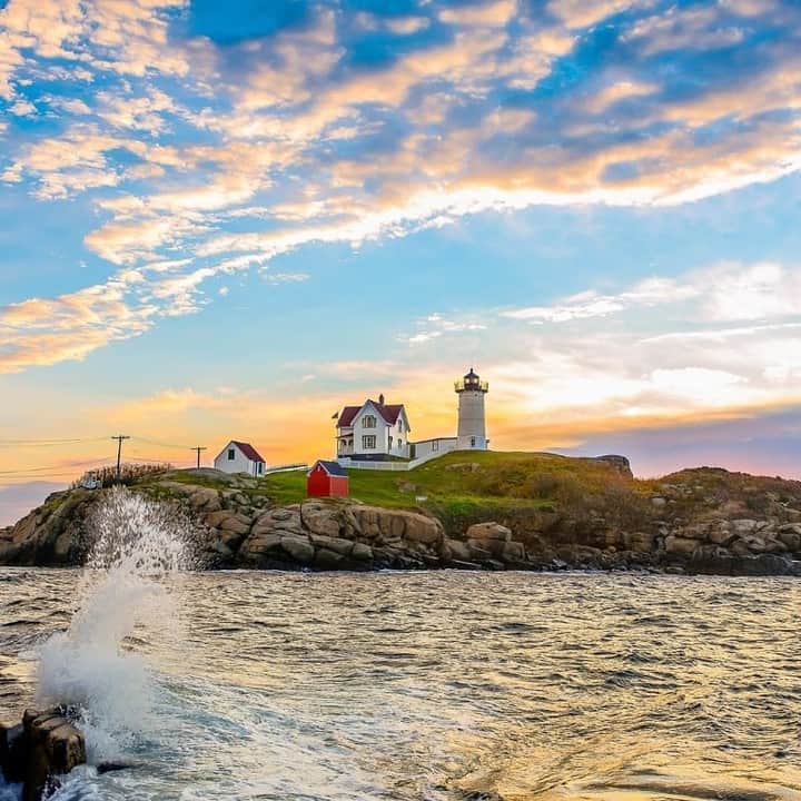 Visit The USAさんのインスタグラム写真 - (Visit The USAInstagram)「"Just another day in paradise 🌊" We are all here for this picture perfect shot of coastal Maine. 📷 @stphnwlkr #VisitTheUSA.」8月30日 22時00分 - visittheusa
