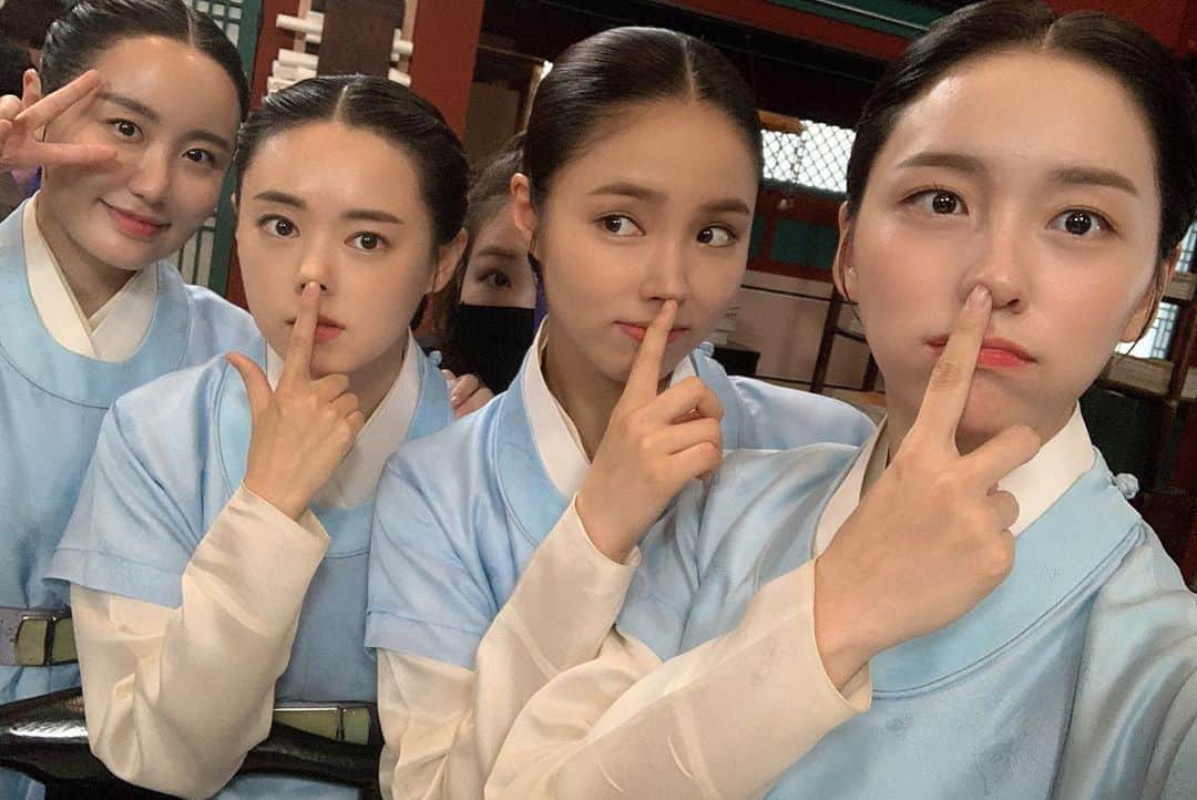シン・セギョンのインスタグラム：「예문관 식구들❣️」