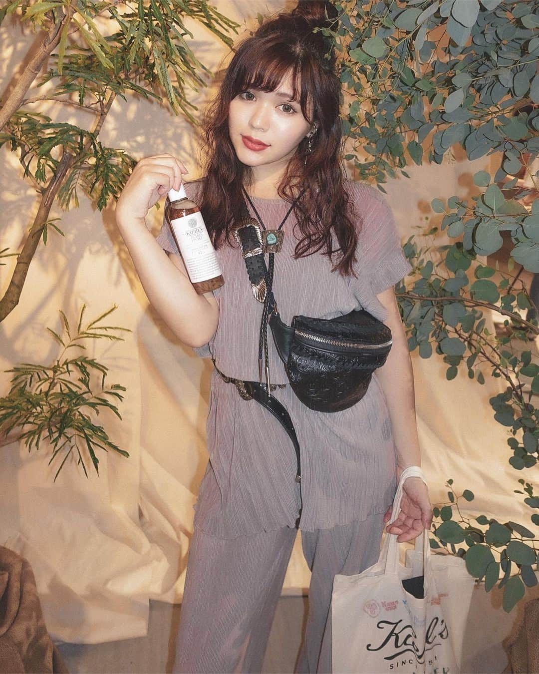 junko onagi ／小梛準子さんのインスタグラム写真 - (junko onagi ／小梛準子Instagram)「ㅤㅤㅤㅤㅤㅤㅤㅤㅤㅤ  ㅤㅤㅤㅤㅤㅤㅤㅤㅤㅤ  Kiehl's MADE BETTER MARKET 🌐🌿 ㅤㅤㅤㅤㅤㅤㅤㅤㅤㅤ 明日から2日間原宿駅前で開催の ずっと大好きで使っている キールズのイベントに行ってきました❤︎ ㅤㅤㅤㅤㅤㅤㅤㅤㅤㅤ 試食や植栽体験などアクティビティを楽しみながら、MADE BETTERを体感できて  LINE友達登録でトートバックのプレゼントや ブースをまわり５つのスタンプを集めると、 抽選で1日5名様にスキンケア製品３点セット プレゼントなどあるそうです💯  キールズは天然由来成分を使った製品や、エネルギー・資源を無駄にしないパッケージ開発を行なっているそうで、お肌にも地球にも優しいんだなと再確認☺️🌏💓 ㅤㅤㅤㅤㅤㅤㅤㅤㅤㅤ #キールズ #kiehls #KiehlsMADEBETTERMARKET #MADEBETTERMARKET #キールズメイドベター #スキンケアからアースケアを #pr #おとぴさん」8月30日 22時12分 - jnco0417