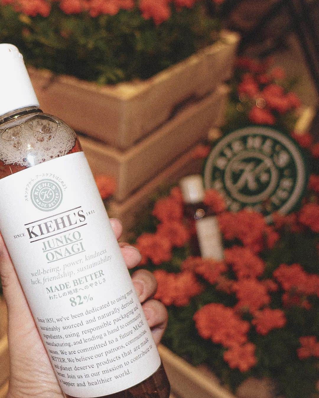 junko onagi ／小梛準子さんのインスタグラム写真 - (junko onagi ／小梛準子Instagram)「ㅤㅤㅤㅤㅤㅤㅤㅤㅤㅤ  ㅤㅤㅤㅤㅤㅤㅤㅤㅤㅤ  Kiehl's MADE BETTER MARKET 🌐🌿 ㅤㅤㅤㅤㅤㅤㅤㅤㅤㅤ 明日から2日間原宿駅前で開催の ずっと大好きで使っている キールズのイベントに行ってきました❤︎ ㅤㅤㅤㅤㅤㅤㅤㅤㅤㅤ 試食や植栽体験などアクティビティを楽しみながら、MADE BETTERを体感できて  LINE友達登録でトートバックのプレゼントや ブースをまわり５つのスタンプを集めると、 抽選で1日5名様にスキンケア製品３点セット プレゼントなどあるそうです💯  キールズは天然由来成分を使った製品や、エネルギー・資源を無駄にしないパッケージ開発を行なっているそうで、お肌にも地球にも優しいんだなと再確認☺️🌏💓 ㅤㅤㅤㅤㅤㅤㅤㅤㅤㅤ #キールズ #kiehls #KiehlsMADEBETTERMARKET #MADEBETTERMARKET #キールズメイドベター #スキンケアからアースケアを #pr #おとぴさん」8月30日 22時12分 - jnco0417