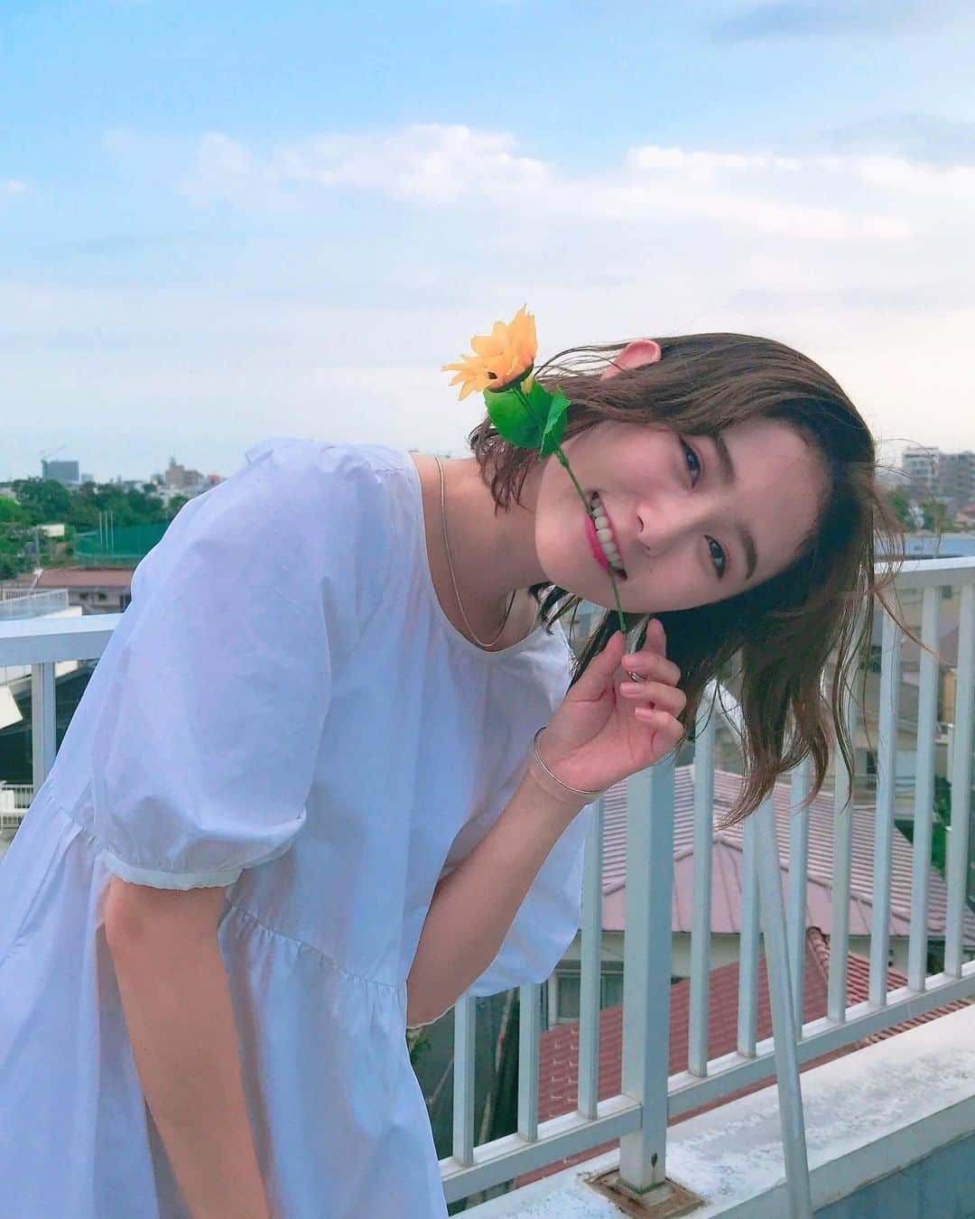 まつきりなさんのインスタグラム写真 - (まつきりなInstagram)「🌻﻿ ﻿ 友達と茶しばいてんのか？ってくらいラフなイベントする私ですが﻿ 年内計画中のチェキイベントの他に﻿ 人数限定で20歳以上のお酒飲むイベント 恋愛相談生イベント 大好きなお笑い芸人さんを呼んでお笑いライブ 今日の写真待ち受けにしたらいい事あるよ会（これは怖い） とかとかとか 今後私らしいやりたいイベントやっていきたくねーーー？ #まつきりな﻿ #有難い事に最近フォロワーさんが増えてきているのですが﻿ #変わらず楽しくやっていきますワ #仲良くしてください #まつき推しはきっといいことあるよ」8月30日 22時13分 - matsuki_rina