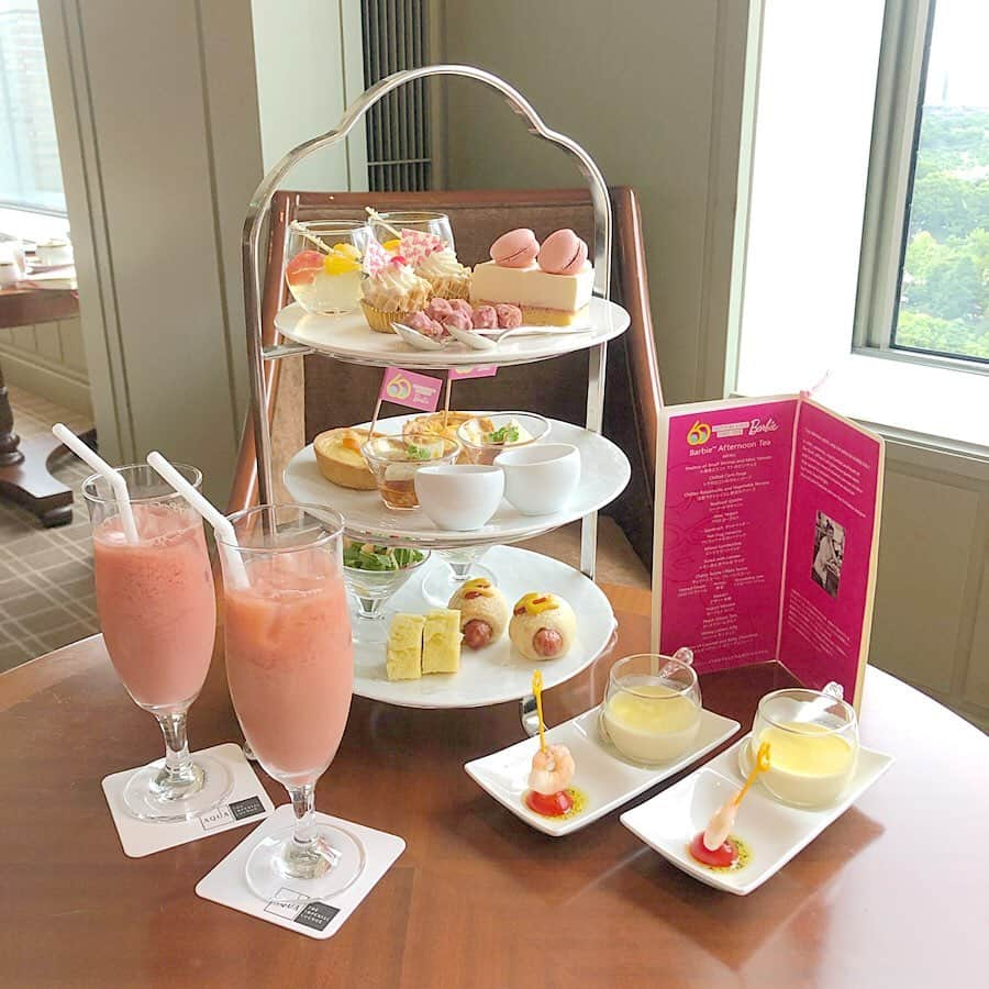 佐藤すみれさんのインスタグラム写真 - (佐藤すみれInstagram)「. . 帝国ホテル ❤︎Barbie Afternoon Tea . . バービー60周年記念スペシャルアフタヌーンティー🎀 ずっと気になっていて、期間ギリギリに行けたよ…！ . バービーちゃんの大好きなハチミツや テーマカラーのピンクをふんだんに使っています💕 スペシャルドリンクも3種類あって可愛かった💕💕 . スイーツよりセイボリー多めでおなかも満足😋💭 . . . . . #ホテルスイーツ #アフタヌーンティー #帝国ホテル #帝国ホテルアフタヌーンティー #バービーアフタヌーンティー #バービー #日比谷 #インペリアルホテル #sweets #hotelsweets #barbie #pink #afternoontea #hibiya #imperialhotel」8月30日 22時19分 - sumiresato_official