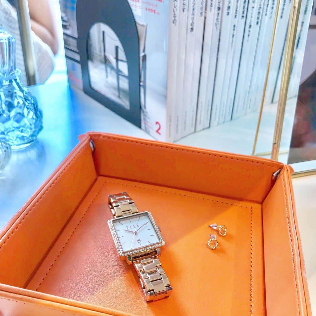 布川桃花さんのインスタグラム写真 - (布川桃花Instagram)「ELLEブランドから 新しく腕時計コレクションが発売❤︎ . “すべての女性にとって手の届きやすい腕時計”がコンセプトで 使いやすくシンプルでありながらもエレガントで上品なデザイン。 . パリジャンのファッションから インスパイアされた新作ウォッチは、 それぞれパリの地名が付けられていて種類も豊富☺️ . @elleboutiquejapan からチェックしてみてね💞 . #ELLE #ellewatches #parisiananywhere #エル #エルウォッチ #ELLEboutiquejapan」8月30日 22時29分 - momoka_fukawa
