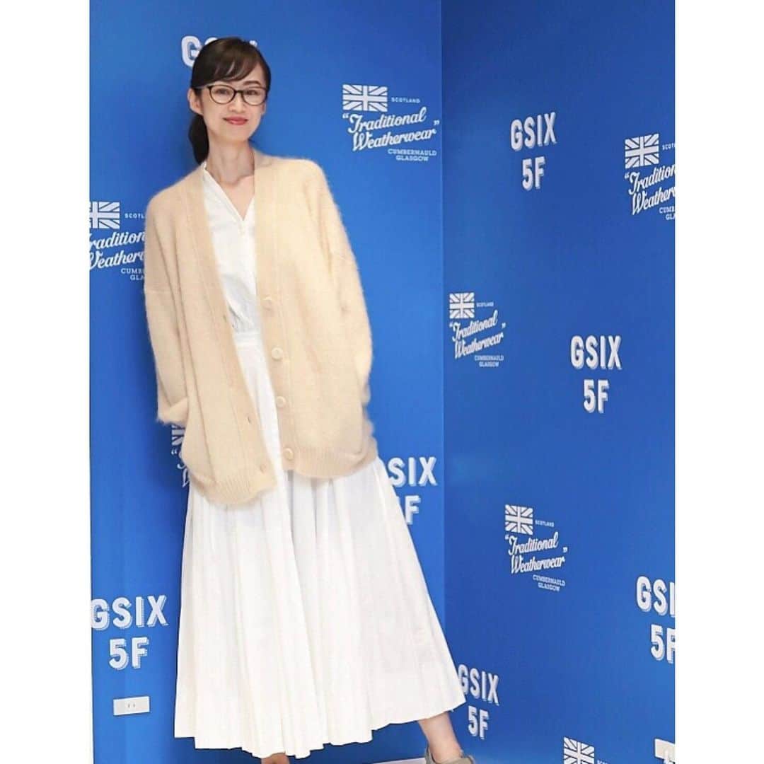 のインスタグラム：「Traditional Weatherwear GINZA SIX 店OPENING EVENT  トラディショナルウェザーウェア銀座シックス店のオープニングパーティーへ行ってきました  私が着ているカーディガンもトラディショナルウェザーウェアのものです  写真のレインブーツに一目惚れしてお持ち帰りしてしまいました  #traditionalweatherwear #トラディショナルウェザーウェア #TWW銀座 #rainboots #レインブーツ #ginzasix #銀座シックス #元宝塚 #宝塚og」