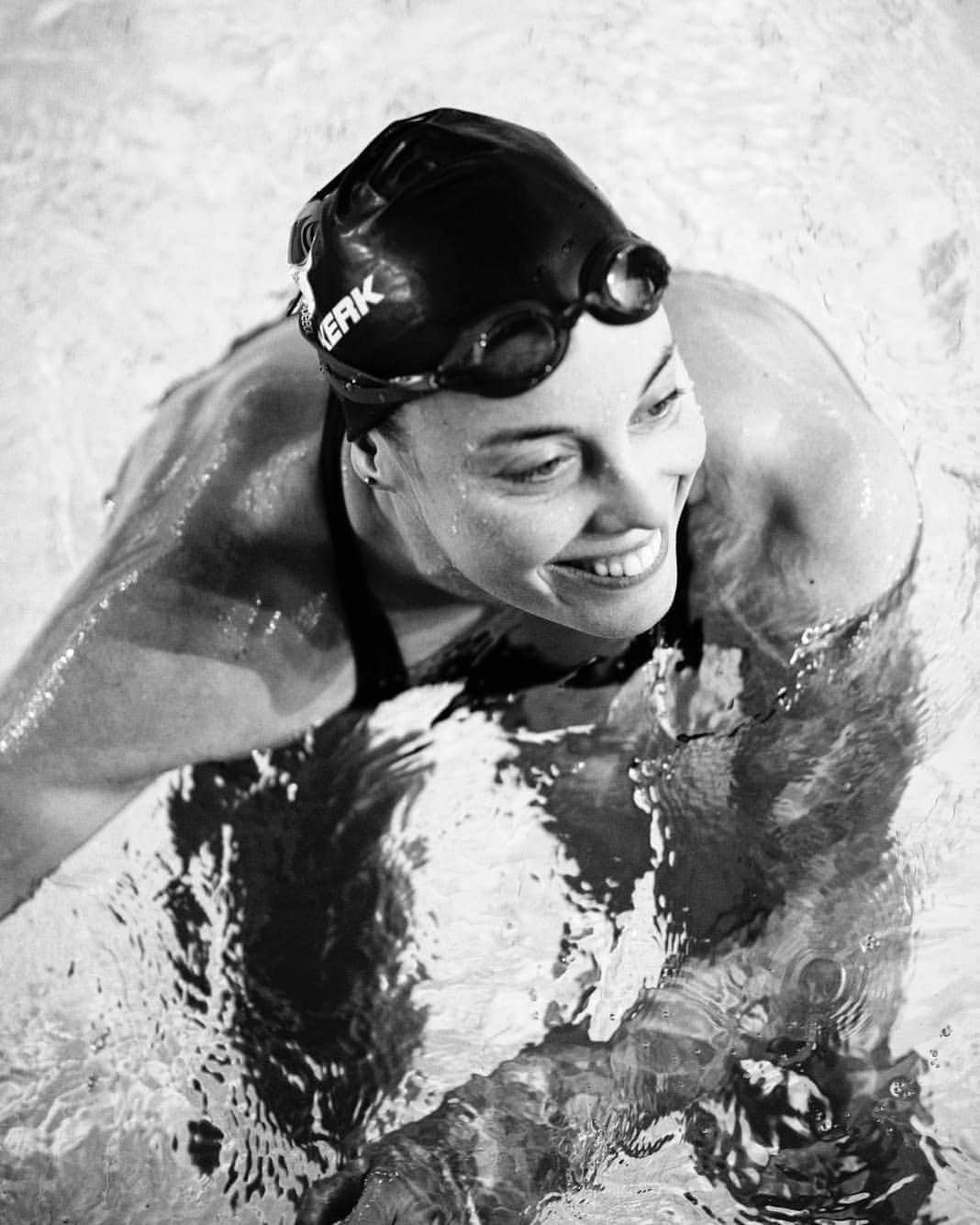 フェムケ・ヘームスケルクのインスタグラム：「Passion is Energy ⚡ . Feel the power that comes from on focusing what excites you. - Oprah Winfrey - . . . #TeamNL #FridayFeels 📸: @maaike.navon」