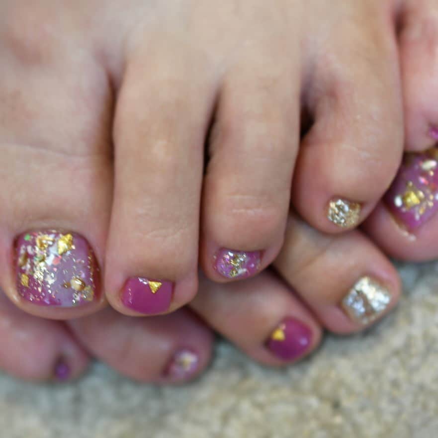 のインスタグラム：「. 大阪市北区 梅田.中崎町.駅から徒歩7分🚶‍♀️ CADENAS nail eyelash  マツエクアカウント @cadenaseyelash LINE:@ cadenas 🆔検索🙋‍♀️ tel:06-4792-8617. cadenas.nail@gmail.com. . #ネイル #ジェルアート #大人かわいい #梅田ネイル #堂山町 #大人ネイル #個性派ネイル #クリアネイル #ジェルネイル #nail #notd #ニュアンスネイル #instanail #ワンカラー #秋ネイル  #ネイルデザイン #ongels #美甲 #osaka  #ジェルデザイン #cadenas #指甲 #Autumn #Insatnails #fashion #シアーネイル #うる艷ネイル #トレンドネイル  #フットネイル #秋フット」