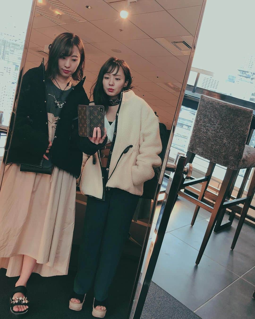 山田菜々さんのインスタグラム写真 - (山田菜々Instagram)「可愛いお洋服観に行ってきました✨﻿ ﻿ 秋くるよ🍁﻿ 冬もくるよ⛄️﻿ ﻿ はやく秋冬の服きたいよね...！﻿ 女の子が一番女の子になれるもんね🤭♡笑﻿ (あざとさを出すならわたし的には秋冬最適😎はは)﻿ ﻿ れいにゃんが今日もれいにゃんだったよ☺︎﻿ わたしたち知らないことは大抵どっちも知らないから、﻿ これどうゆうこと？ ...わからないね！﻿ ってなるよ☺︎今日もなったよ☺︎良き友。﻿ ﻿ 楽しかった😎♡」8月30日 22時41分 - tannana.yamada