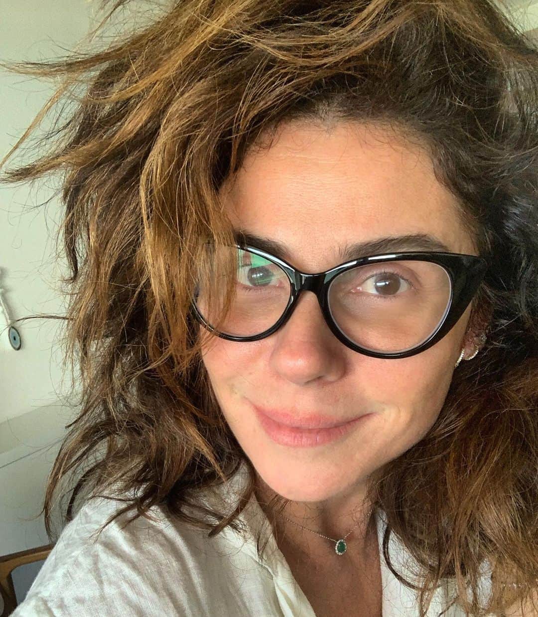 Giovanna Antonelliのインスタグラム：「Óculos pra perto... a pedidos! 🤣🤣🤣🤣🤣🤣🤣🤣🤣🤣🤣 @eri #cremerinse #deixaminhajuba」