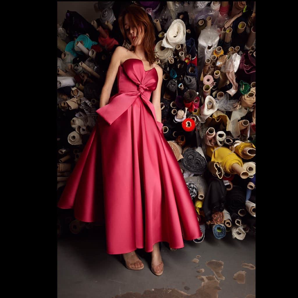 アレクシマビーユのインスタグラム：「@audreymarnay wears my Corolla Bow dress @harrods @alexismabille shot @julietrannoy #alexismabille #corolladress #bowdress #eveninggown #cocktaildress #fushia #bougainvillea #color #colorfull #eveninggown #frenchstyle #corolle #anklelenghtdress #bow #draped #bowdrape #available @harrods #harrodslondon」