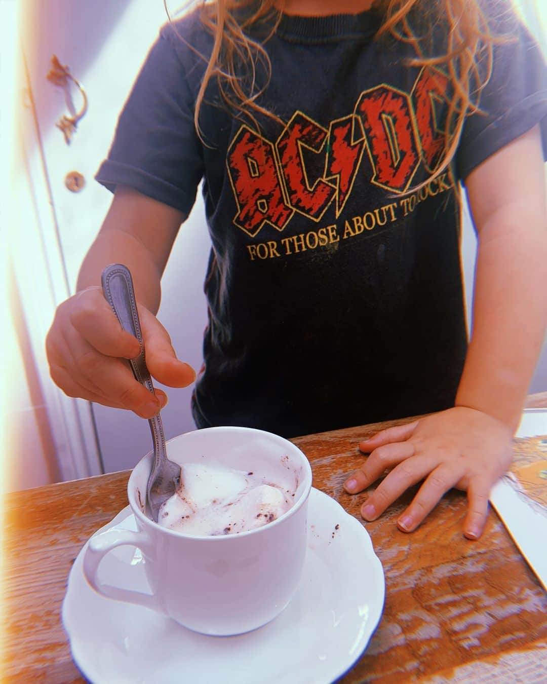 ファーン・コットンさんのインスタグラム写真 - (ファーン・コットンInstagram)「Hot choc with my gal」8月30日 22時43分 - fearnecotton