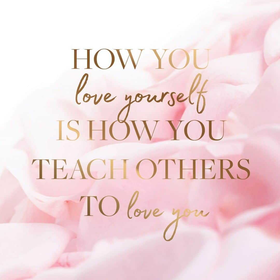 Grace Coleさんのインスタグラム写真 - (Grace ColeInstagram)「How you love yourself is how you teach others to love you  #loveyourself #motivation #fridaymotivation #fridayquotes #qotd #loveothers #ready #beauty #loveyoself #instaquote #selflove」8月30日 22時50分 - gracecoleltd