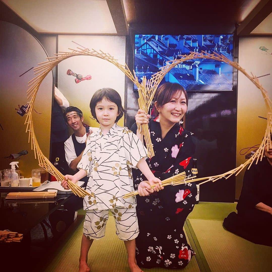 KOKIAのインスタグラム：「Bamboo screen performance. #tokyo #japan #japon #kokia #photography #歌手 #コキア #insta #art #beautiful #picoftheday #follow #女性 #ソングライター #photooftheday #woman #jmusic #ボーカリスト #singer #songwriter #jpop #vocalist #voice #声 #ライブ #live #綺麗 #日本 #船」