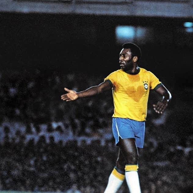 のインスタグラム：「The King of Football @Pele 💛🇧🇷 • • • #ronaldinho #ronaldo #adriano #pele  #jogabonito #dinho #ronaldinhogaucho #ronaldolima #ronaldonazario #kaka #kaká #rivaldo #cbf #neymarjr #coutinho #selecao #selecaobrasileira #brasiliero #futebol #zico #futebolraiz」