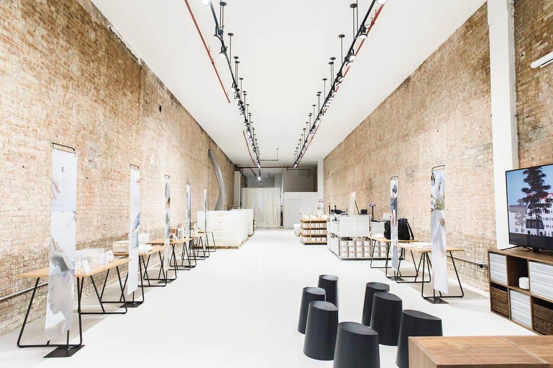 MUJI USAさんのインスタグラム写真 - (MUJI USAInstagram)「The MUJI SOHO Pop-Up store opens today. Explore the beginning of MUJI in our exhibition space, when we began as 40 simple, unbranded products in a supermarket in 1980 through a poster archive, a global initiatives film, and curated product displays.  Snap a photo at our limited time photo booth & share photos of your visit.  545 Broadway. Mon-Sat 10am-8pm. Sun 11am-7pm. #muji #mujiusa #soho #nyc #popup」8月30日 23時11分 - mujiusa