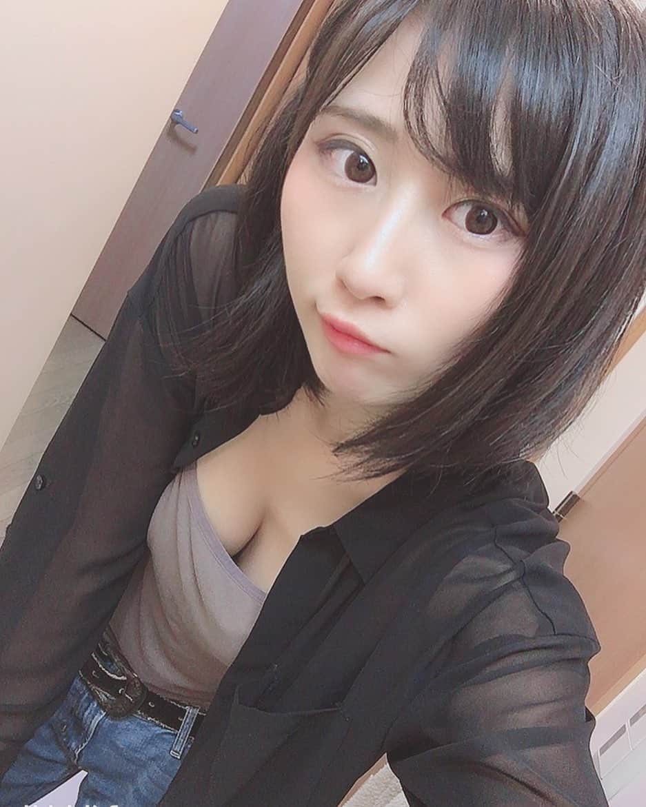 オッパイ チラ 美東澪さんのインスタグラム写真 - (美東澪Instagram)「#本日の谷間 #胸チラ」8