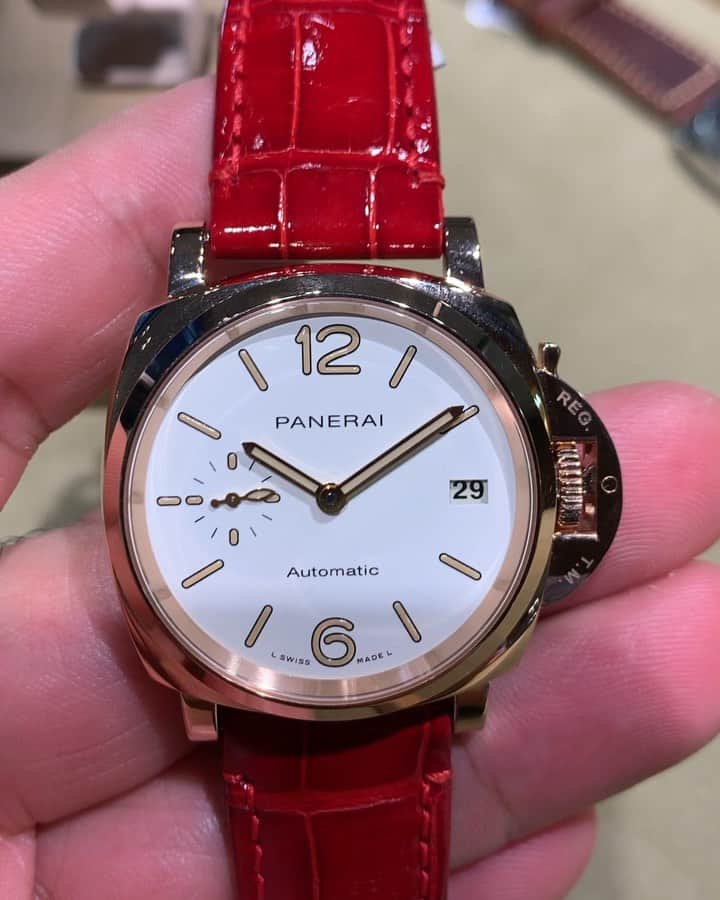 パネライのインスタグラム：「So I got to see the new Luminor Due #PAM1045 38mm Goldtech with white dial and Beige Lume. Thoughts? #paneraicentral」