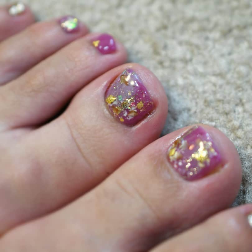 のインスタグラム：「. 大阪市北区 梅田.中崎町.駅から徒歩7分🚶‍♀️ CADENAS nail eyelash  マツエクアカウント @cadenaseyelash LINE:@ cadenas 🆔検索🙋‍♀️ tel:06-4792-8617. cadenas.nail@gmail.com. . #ネイル #ジェルアート #大人かわいい #梅田ネイル #堂山町 #大人ネイル #個性派ネイル #クリアネイル #ジェルネイル #nail #notd #ニュアンスネイル #instanail #ワンカラー #秋ネイル  #ネイルデザイン #ongels #美甲 #osaka  #ジェルデザイン #cadenas #指甲 #Autumn #Insatnails #fashion #シアーネイル #うる艷ネイル #トレンドネイル  #秋フットネイル #パープルネイル」