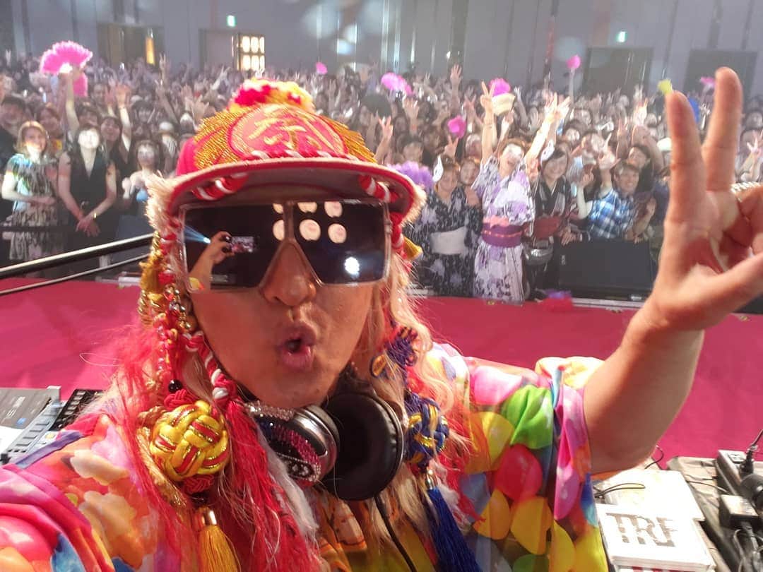 DJ KOOさんのインスタグラム写真 - (DJ KOOInstagram)「夏の終わりのBON DISCO！！盆踊りとディスコ！！J-POP！！令和の夏を締めくくった六本木ナイト！！このシリーズ一緒にイベントを盛り上げたMAX！！テンションMAX！！ 最&高 EZ DO DANCE！！ #BONDISCO #盆踊り #DISCO #MAX #DJKOO」8月30日 23時35分 - dj_koo1019