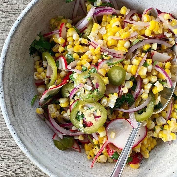 Food & Wineさんのインスタグラム写真 - (Food & WineInstagram)「Culinary Director-at-Large @justinchapple used up the last of his homemade pickled jalapeños in this summery corn salad. We’ll be right over! 🙃 #howisummer 📷: @justinchapple」8月31日 0時03分 - foodandwine