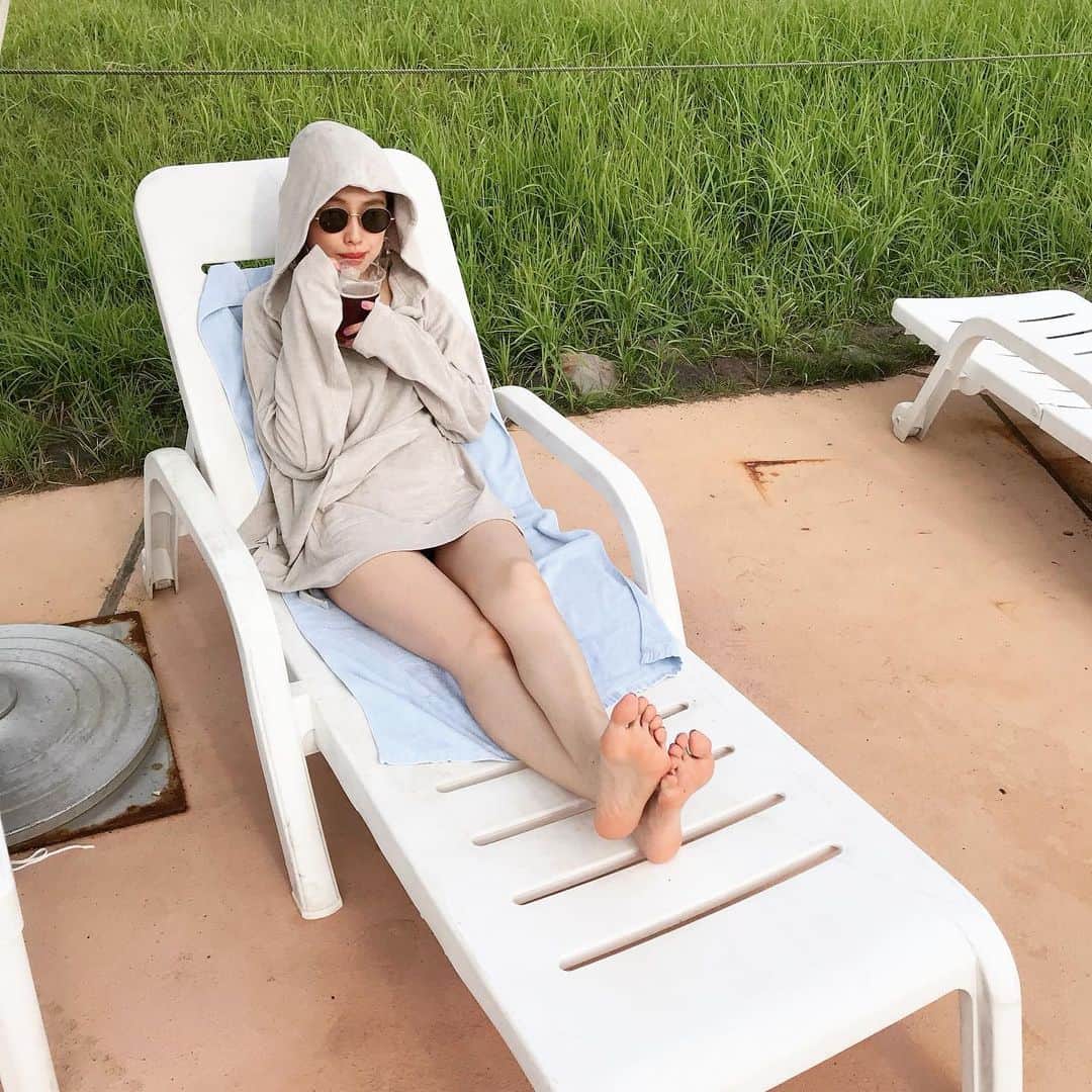 木野園子のインスタグラム：「夏っぽい写真その③ 内容は特にないインスタ連投。 みぽりん @miho_cocoa のwaiのフーディが可愛くてプールもその後も次の日も着てた❤️ #summer #pool #夏終わりそう #秋冬立ち上がってる #ships #wai #nojirimiho #野尻美穂」