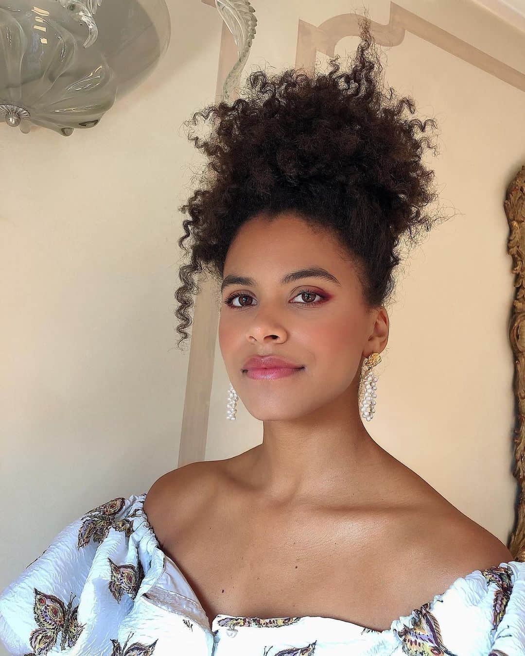 Lacy Redwayさんのインスタグラム写真 - (Lacy RedwayInstagram)「Brown girls take Venice part DEUCE. ✨ Zazie Beetz✨ today for #Seberg people press.  Styled by @solangefranklin  Makeup @babskymakeup  Hair by Me 🙋🏾‍♀️ #HairByLacyRedway #zaziebeetz #venicefilmfestival」8月31日 0時17分 - lacyredway