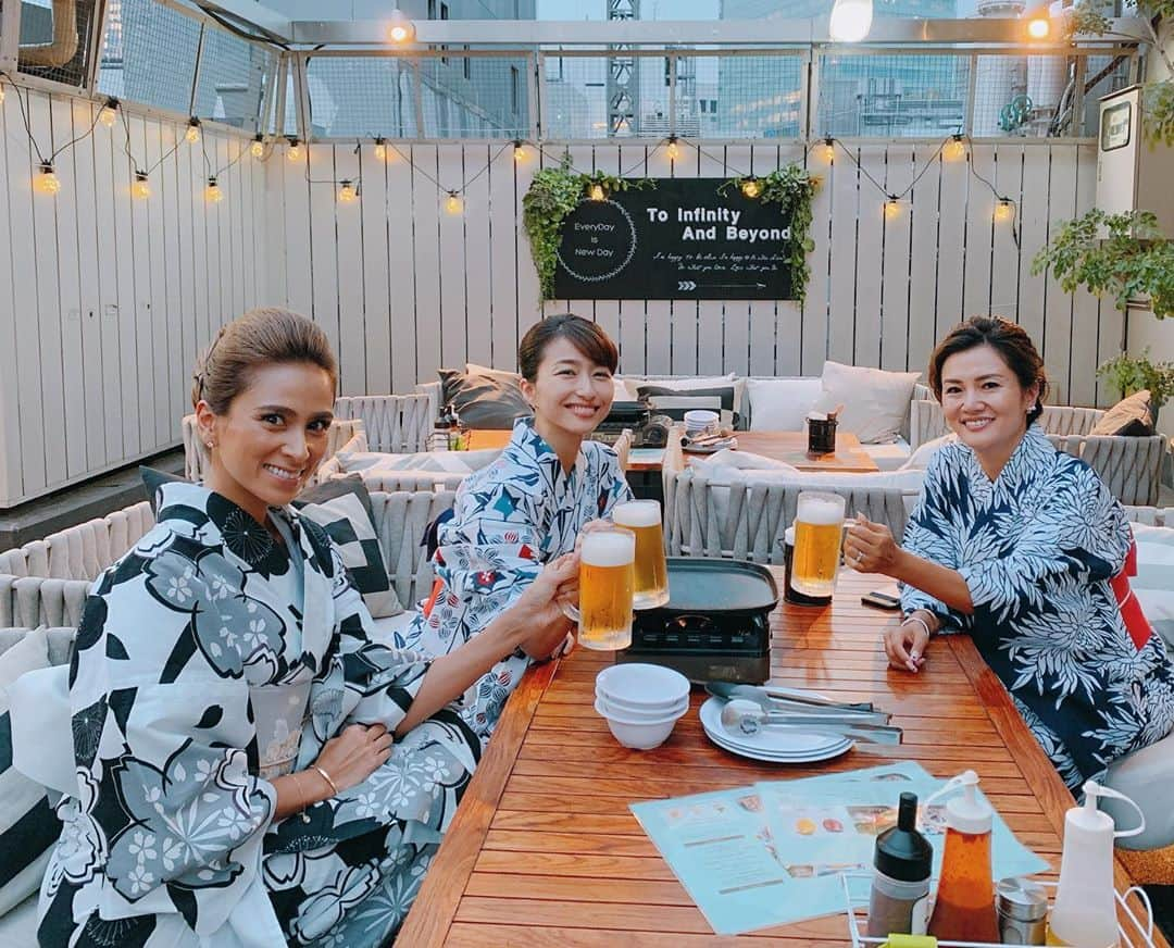 MALIAさんのインスタグラム写真 - (MALIAInstagram)「⠀ ⠀ ⠀  松屋銀座のビアガーデンへ🍻♥️﻿ 杏奈と彩野ちゃんと楽しい夜でした🌙﻿ ﻿ お洒落ビアガーデンのメニューは﻿ サラダにキヌア入ってたり、パエリアが﻿ 出てきたり、チーズフォンデュも出来たり﻿ どれも美味かったなー😍♥️♥️♥️﻿ ﻿ 8月いっぱいで終わりかと思いきや﻿ 9月30日までやってるみたいだょ🍻﻿ @utsukushikunaru_official #美しくなるビアガーデン #松屋銀座 #屋上 #🍻」8月31日 0時28分 - maliarehman