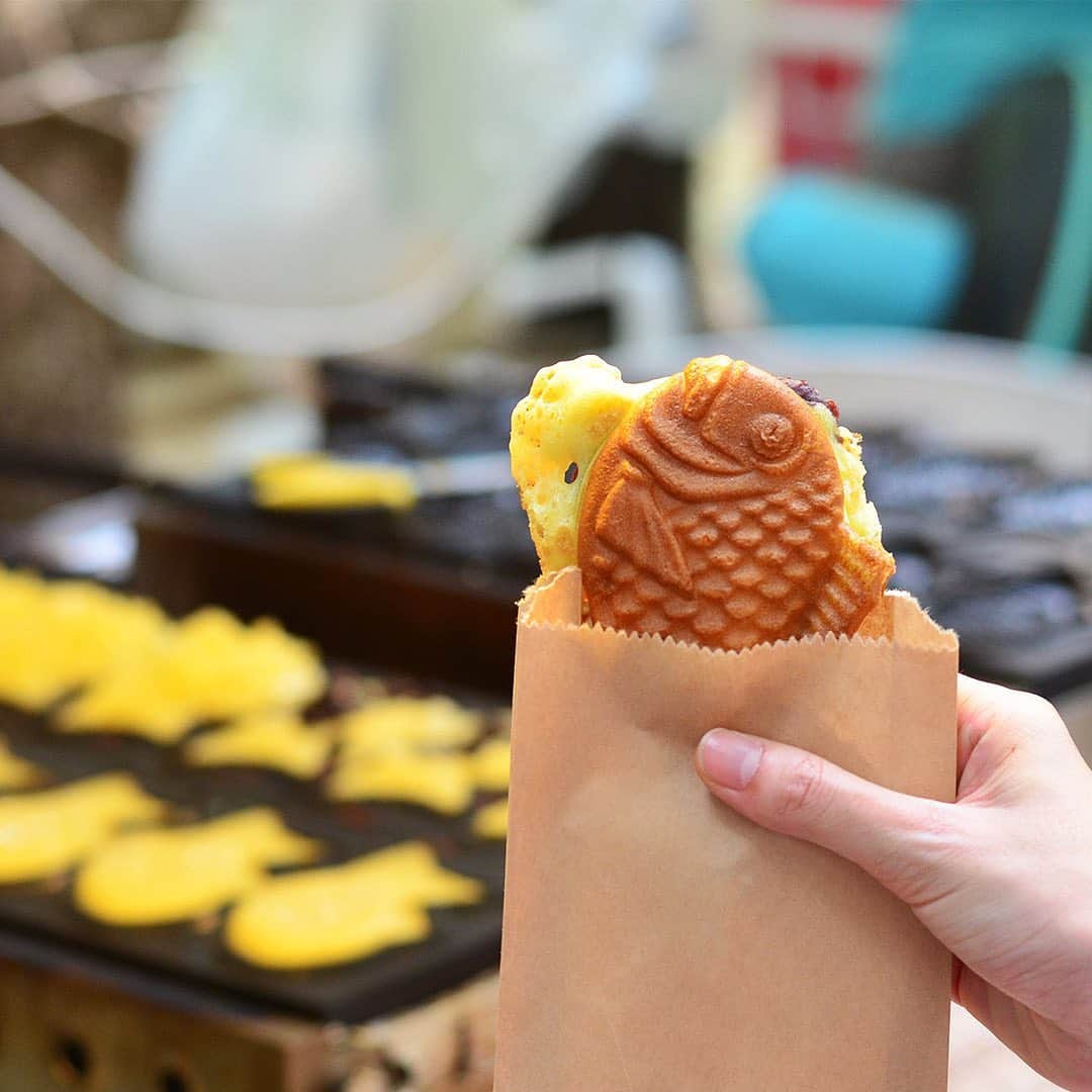 All Nippon Airwaysさんのインスタグラム写真 - (All Nippon AirwaysInstagram)「Try #Taiyaki! Our favorite fish-shaped cake treat filled with sweet or savory options.  On a scale of one to ten, what’s your favorite filling?」8月31日 0時30分 - allnipponairways