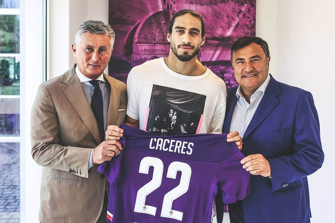 ACFフィオレンティーナさんのインスタグラム写真 - (ACFフィオレンティーナInstagram)「@martincaceres_7 è un nuovo calciatore della Fiorentina. #ForzaViola #QuestaÈFirenze」8月31日 0時33分 - acffiorentina