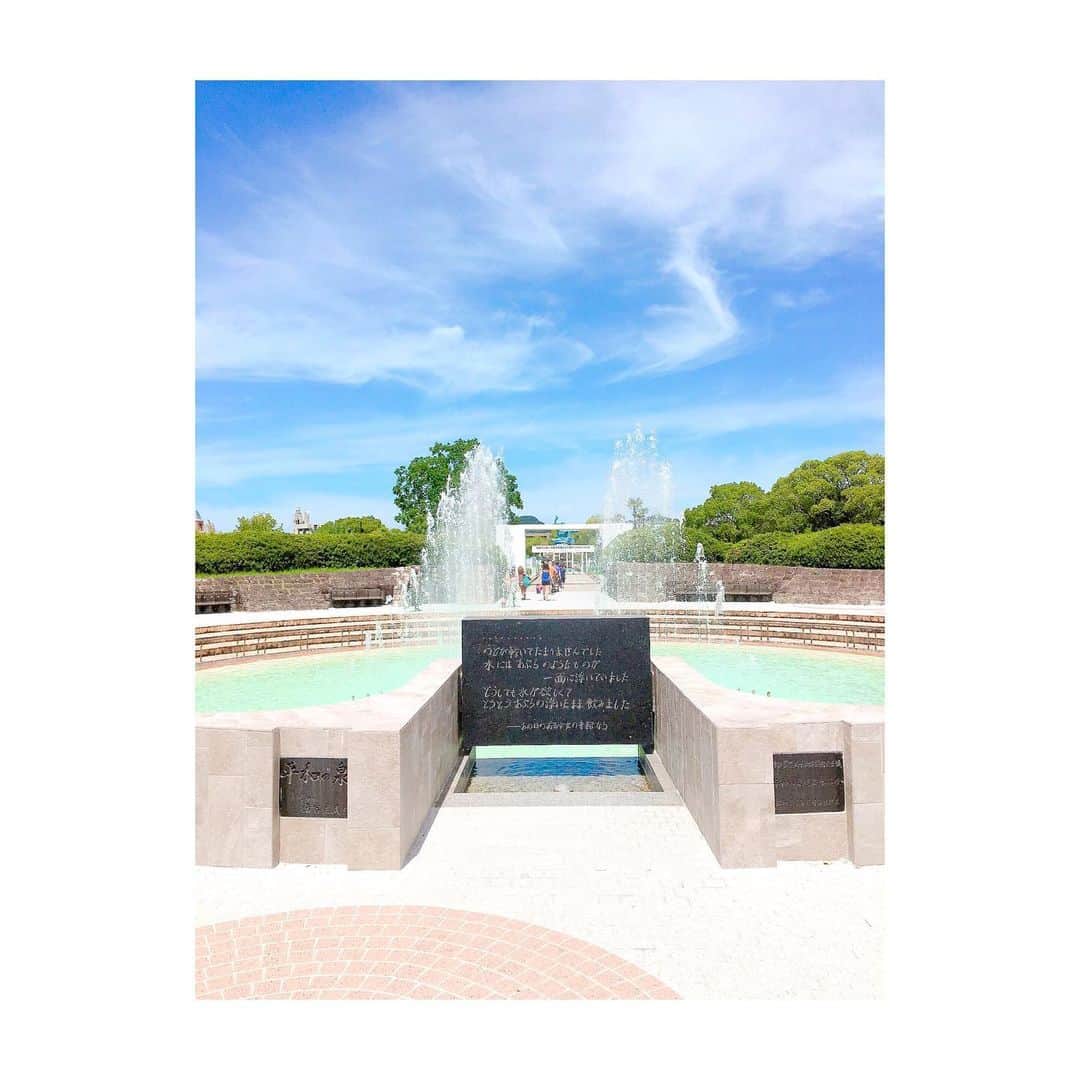 村山絢香さんのインスタグラム写真 - (村山絢香Instagram)「✻ ✻ ✻ ✻ 今夏は原爆の日にあわせて家族で長崎へ。 娘と手を繋ぎながら 平和への願いをより強くしました。 ✻ ✻ ✻ ✻ ✼ ✼ ・ ・ #8月  #9日 #長崎 #長崎平和公園 #心が締め付けられる石碑 #平和への願い」8月31日 0時34分 - ayaka_murayama