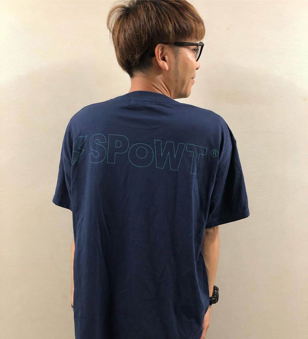 秋山賢太さんのインスタグラム写真 - (秋山賢太Instagram)「spowt新作Tシャツ女性もカッコよく着れますよ！ 僕が着てるサイズXXLです！ #spowt」8月31日 0時46分 - akiyama.0624