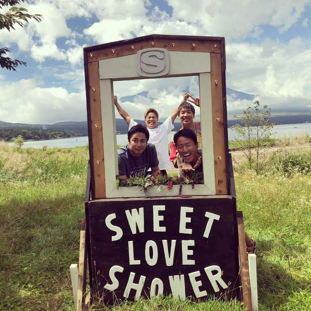 徳井義実さんのインスタグラム写真 - (徳井義実Instagram)「#sweetloveshower」8月31日 11時46分 - tokui_yoshimi