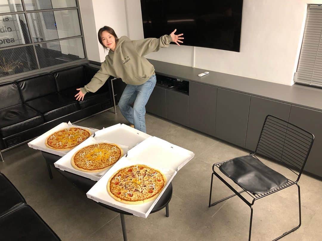 ミナ さんのインスタグラム写真 - (ミナ Instagram)「피자!!!!!!!! (엄마미안엄마피자가제일맛있어..)」8月31日 10時18分 - bbang_93