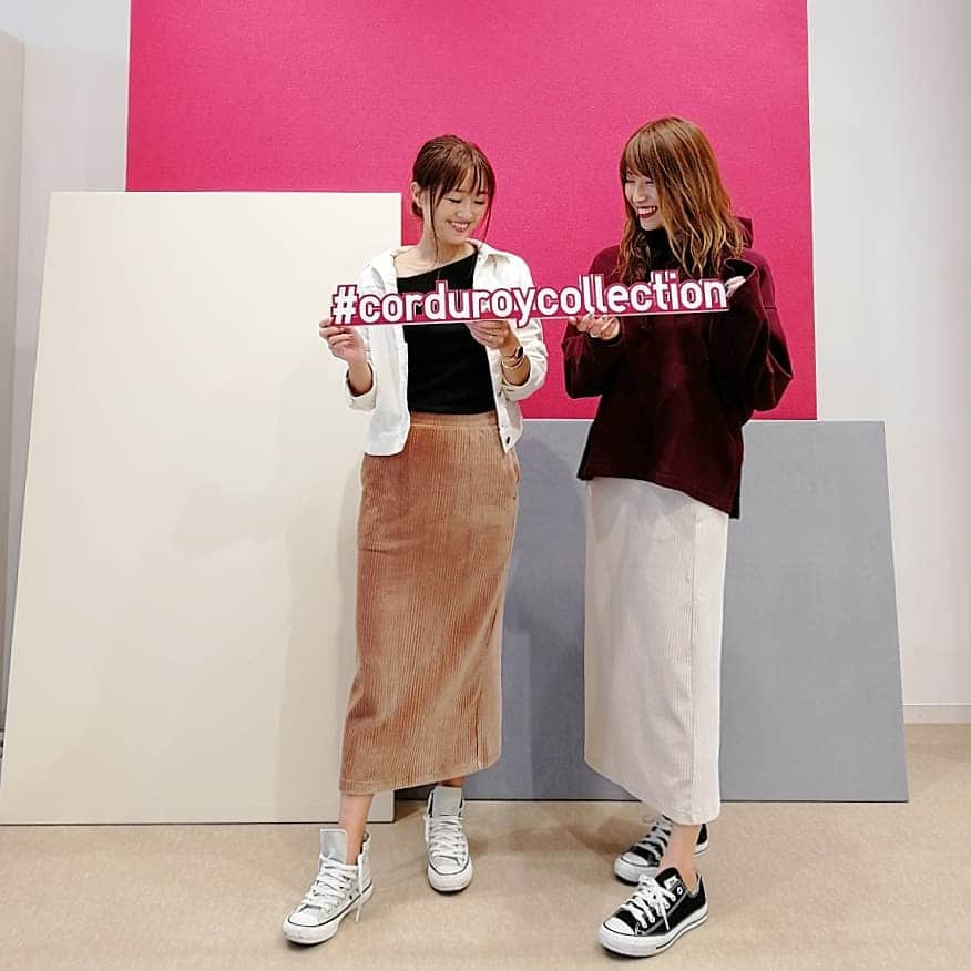 aicoco0202さんのインスタグラム写真 - (aicoco0202Instagram)「＊ ＊ ＊ ＊ ＊ ＊ ★#corduroycollection ★ ＊ ＊ ＊ ＊ ＊ 昨日はUNIQLOのプレスルームに お邪魔して この秋冬のコーデュロイITEMを いろいろと試着させてもらってきました☻♡ ＊ ＊ ＊ ＊ 今季のコーデュロイシリーズは 素材が2種類あるそうで、 毎年出ているタイプのものと もうひとつは写真6枚目の素材のもの！ ＊ ＊ ＊ パッと見は畝の幅が太めで、 着てみるとやわらかいし肌触りがよくて ストレッチも効いてるから動きやすい素材でした❁ ＊ ＊ さっそく写真1枚目で @mo_jimo_ji ちゃんと ベージュとオフホワイトと色違いで履いてみたよ♫ ＊ ＊ ちなみに私が着てるuniqloUのパーカーも 形がすごく可愛かったな〜♡♡♡ ＊ ＊ ＊ ＊ そして個人的に1番ヒットだったのは、 写真4枚目のコーデュロイジャケット！ ＊ ＊ 今季いろんなブランドから コーデュロイジャケットは出てるけど、 UNIQLOのはバランスの取りやすい着丈と 柔らかくて重すぎない素材がよかったです◎ ＊ ＊ 写真5枚目の着画ではゆるっと着たくて XLサイズを着てみました☻♡ ＊ ＊ 色はブラウンやピンクも可愛かったけど 個人的にはオフホワイト推し♡♡♡ ＊ ＊ 昨日着てたコーデに羽織るだけで 秋らしいコーデになったよ♫ ＊ ＊ ＊ ＊ ＊ あと写真7枚目のシャツワンピースも可愛くて このグリーンは新色で9月末に発売みたい！ ＊ ＊ 共布のリボンもついてるから いろんな着方ができそうなのも魅力的です♡♡♡ ＊ ＊ ＊ 8枚目ではオフホワイトのワイドパンツを履いて 上からボタンを開けてガウンっぽく着てみたよ☻♡ ＊ ＊ これからの時期は羽織りとしても活躍しそうだし 1枚でサラッと着てもキマるから使いやすそう◎！ ＊ ＊ 着丈はMサイズでこれくらいの長さでした❁ ＊ ＊ ＊ ＊ ＊ 最後は展示会でも気になってた 9・10枚目のスキッパーシャツ☻♫ ＊ ＊ キレイな形でカジュアルになりすぎないから お仕事とかでも着やすそうなITEM♡♡♡ ＊ ＊ ＊ オフホワイトを着てみたけど、 秋らしいブラウンやグリーンも素敵な色味でした❁ ＊ ＊ ＊ ＊ ＊ ＊ ＊ もう発売されてるものもたくさんあるそうなので 気になったITEM早くチェックしに行ってこよ〜っと☻♫ ＊ ＊ ＊ ＊ ＊ ＊ #UNIQLO#ユニクロ#コーデュロイコレクション#uniqlo2019FW#uniqloginza2019FW#uniqloginza#大人ユニクロ部#上下ユニクロ部#上下ユニクロ#ユニジョ#リンクコーデ#シミラールック #ママコーデ#ママファッション#カジュアル#カジュアルコーデ#シンプルコーデ#大人カジュアル#プチプラ#プチプラコーデ#30代ファッション#30代コーデ」8月31日 10時25分 - aicoco0202