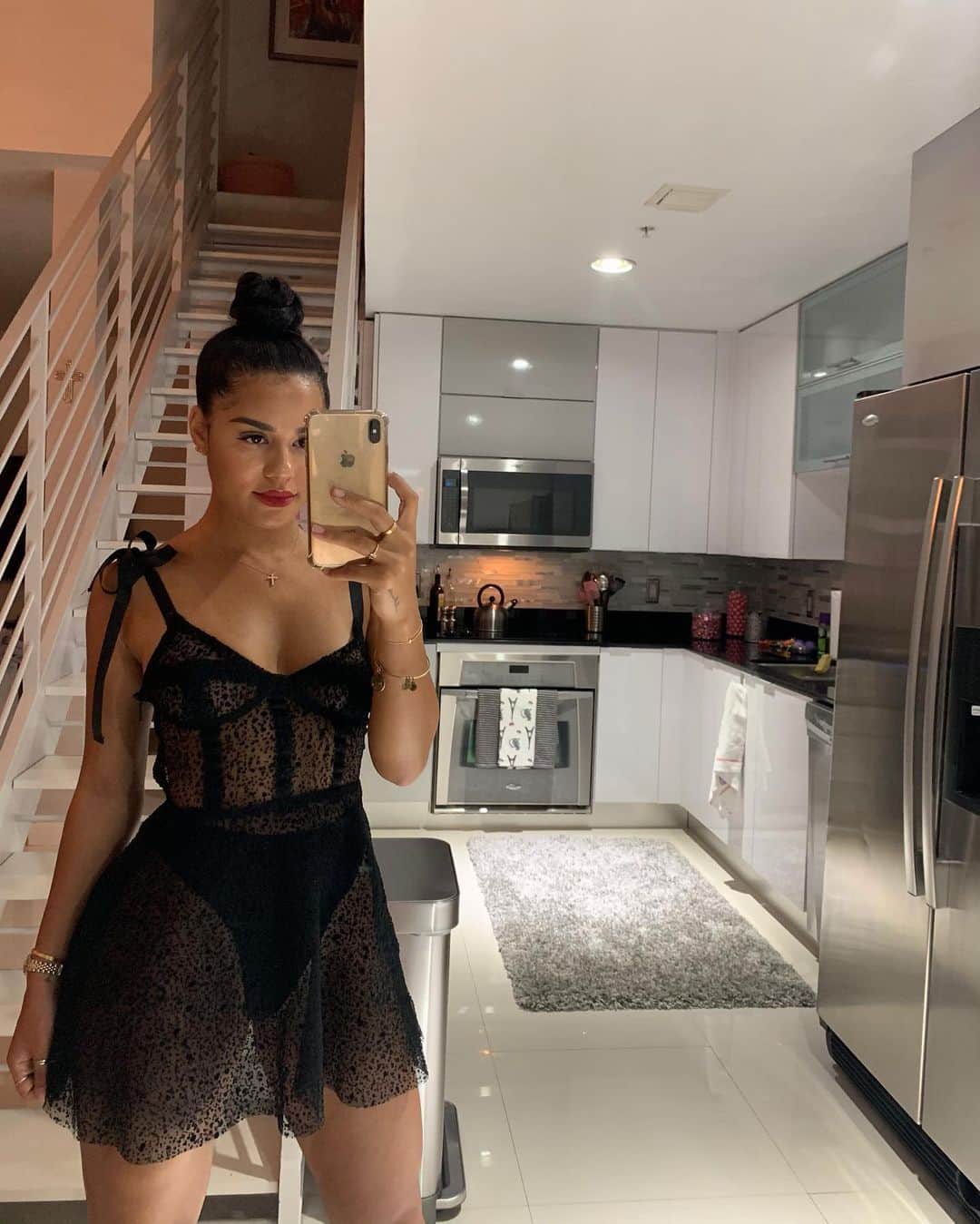 Katya Elise Henryさんのインスタグラム写真 - (Katya Elise HenryInstagram)「forgot to post these from when I went out last month 🤣🖤 this dress, this bun, this red lipstick.. i-」8月31日 10時38分 - katyaelisehenry
