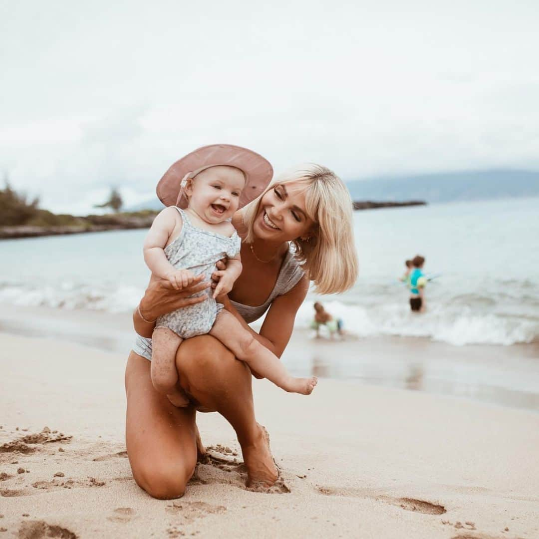 Cara Van Brocklinさんのインスタグラム写真 - (Cara Van BrocklinInstagram)「It’s safe to say her first time in the Pacific was a complete success!」8月31日 10時49分 - caraloren