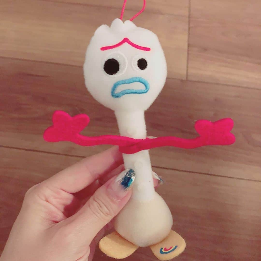 Soweluさんのインスタグラム写真 - (SoweluInstagram)「色々考え過ぎてしまう性格が邪魔をしてかどうもサクッとインスタをアップするのが苦手で ゆっくり時間を作れないとなかなか投稿はできないタイプなんだけど、もう今日で8月も終わりだし アップしたい夏の思い出写真いろいろあるので今日はあまり考えずアップしてくねー🍉  この前西山家で2ヶ月ぶりに集まった恒例のメンバー🌈 今年の頭に出会ったばかりの3人なのに 本当不思議だけどみんなといると昔からの友達みたいにすんごく居心地が良いんだよねー🍵 最高の出会いに感謝や🙏  昨日はマキとチビーズたちと観たかったライオンキング🦁を観に映画館へ🎞 いやーー映像が本当にリアルで凄い迫力だったなーーシンバ赤ちゃん時可愛かったなー ずっとキャラメルポップコーン食べてたんだけどw途中泣いたシーンの時は流石に手は止まったw  今月は2回も映画館行けて 最高だったなー  なかなか忙しい日々に追われてると 出来なかったりするんだけど たまには必要だよね こうゆう息抜きってさ！  私は大好きな友達や家族と 楽しい時間を過ごせる事が 今の息抜きであり幸せだなー💛  みんないつもありがとう🙏✨ @maki.nshiyama50  @amaricn ・ ・ みんなもたまには息抜きしてあげてね☕️ ・ ・ #夏の思い出  #息抜きtime #女子やで会」8月31日 10時49分 - sowelu_