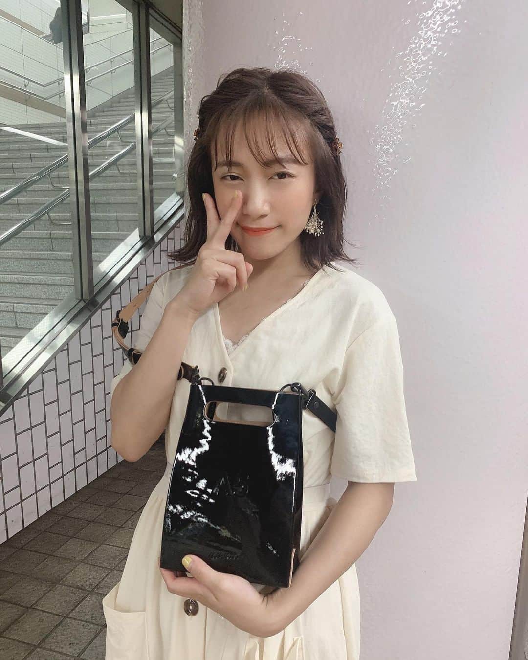 のインスタグラム：「握手日和！ #nana_nana #nananana」