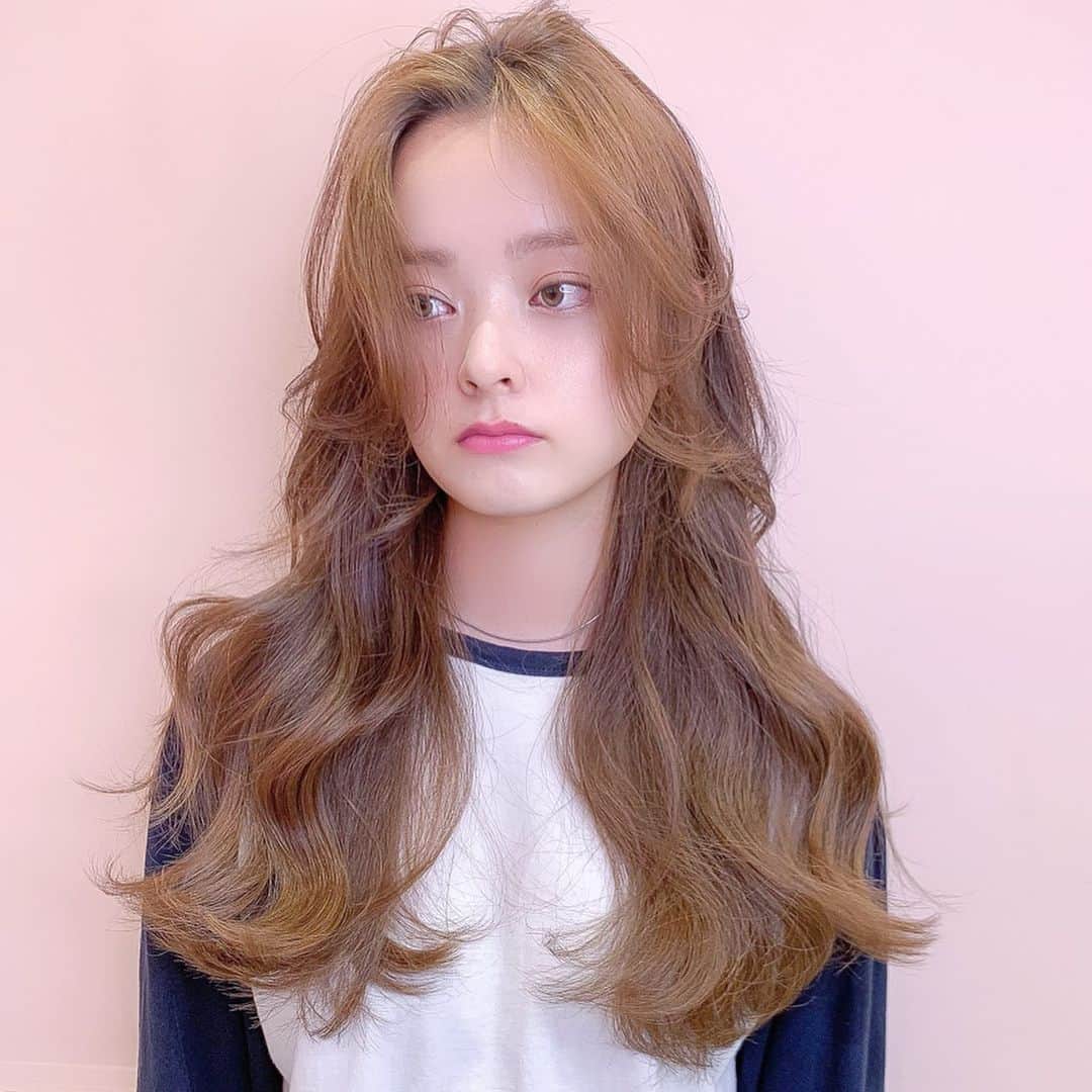 原涼香のインスタグラム：「【 #韓国式レイヤーカット 🇰🇷💗】 大人気のカットメニュー‼️ 一気に韓国人になれちゃいます❤︎ #おくれ毛カット もしてます☝🏻☝🏻 ㅤㅤㅤㅤㅤㅤㅤㅤㅤㅤㅤㅤㅤ」