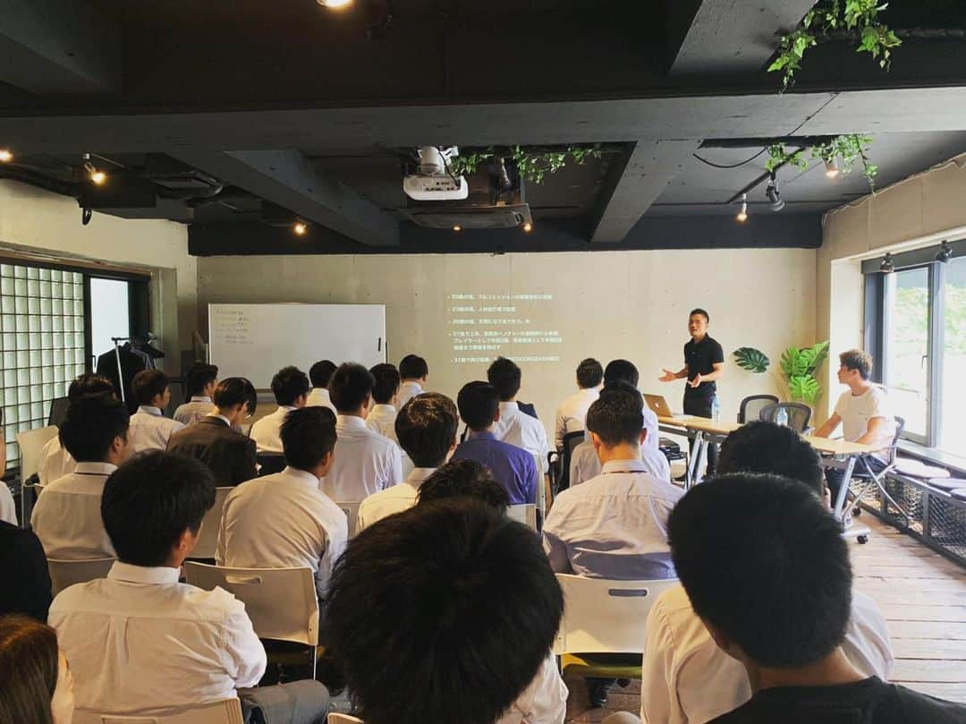 久野 創のインスタグラム：「【会社説明会】 . 先日ハッシャダイさんにて会社説明会を行いました。 . 面接でお会いできることを楽しみにしています😊 . #会社説明会 #ハッシャダイ #COCOROZASHI #株式会社COCOROZASHI」