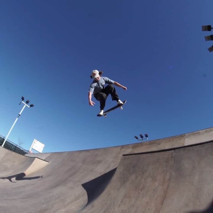 レッドブルのインスタグラム：「kinda like riding a nimbus 2000, but with @karlberglind on a skateboard 🧙‍♂️🛹 . @redbullskate #skate #skatelife #skatepark #redbull #givesyouwings」