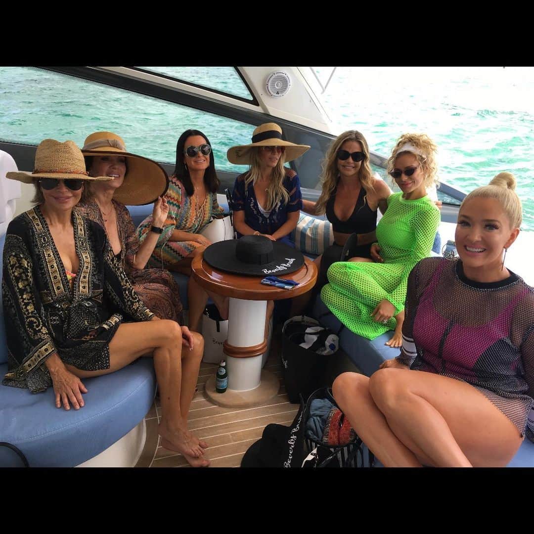 デニス・リチャーズさんのインスタグラム写真 - (デニス・リチャーズInstagram)「Anyone remember my first trip last August with these lovely ladies and I packed all the wrong clothes?! 🤪💕 #RHOBH #Bahamas #fbf」8月31日 11時35分 - deniserichards