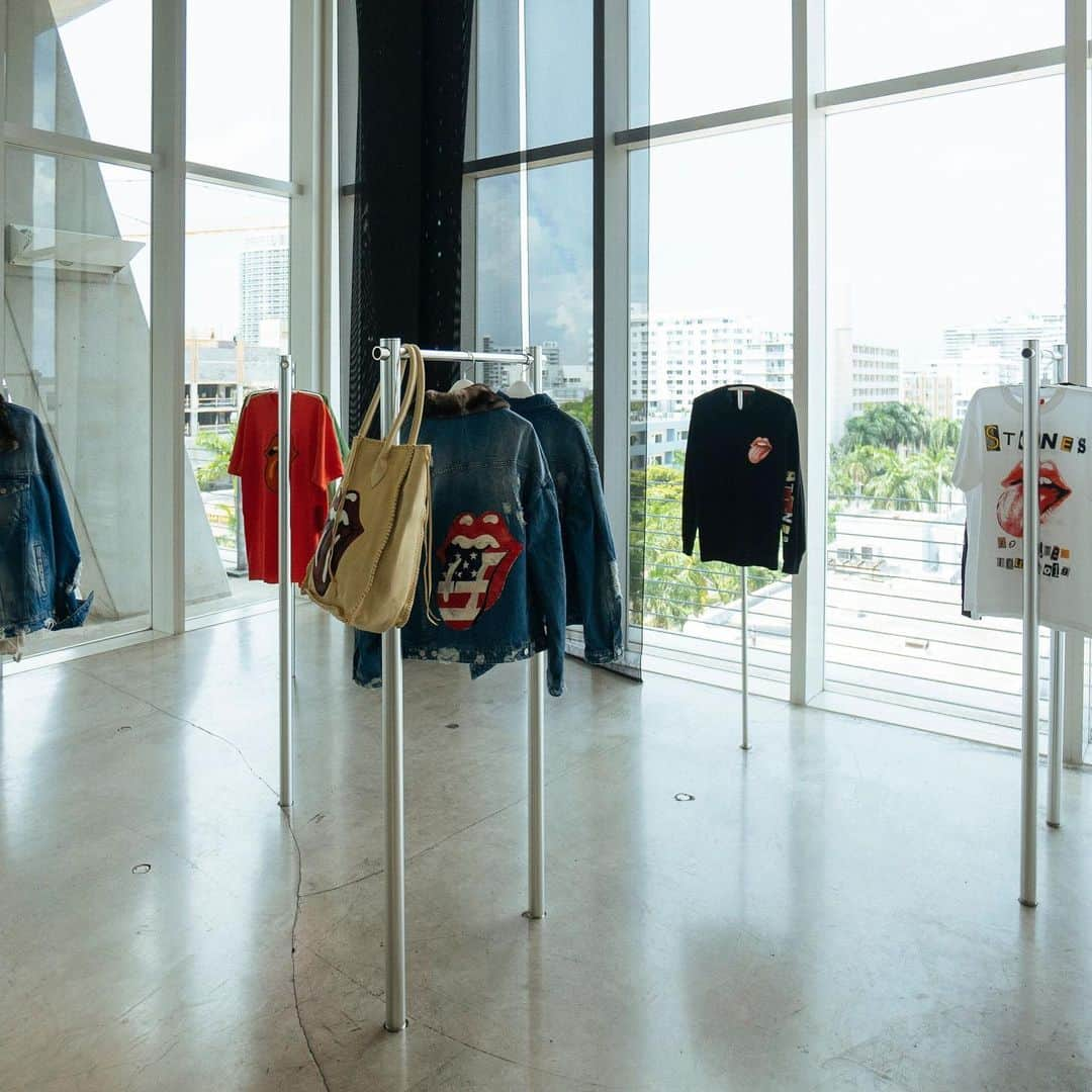 The Rolling Stonesさんのインスタグラム写真 - (The Rolling StonesInstagram)「Rolling Stones Pop Up at the Alchemist 1111 Lincoln Road Miami Beach 5th Floor Car Park 8/29-9/2 #therollingstones #popupshop #stonesnofilter #miami #usa」8月31日 2時42分 - therollingstones