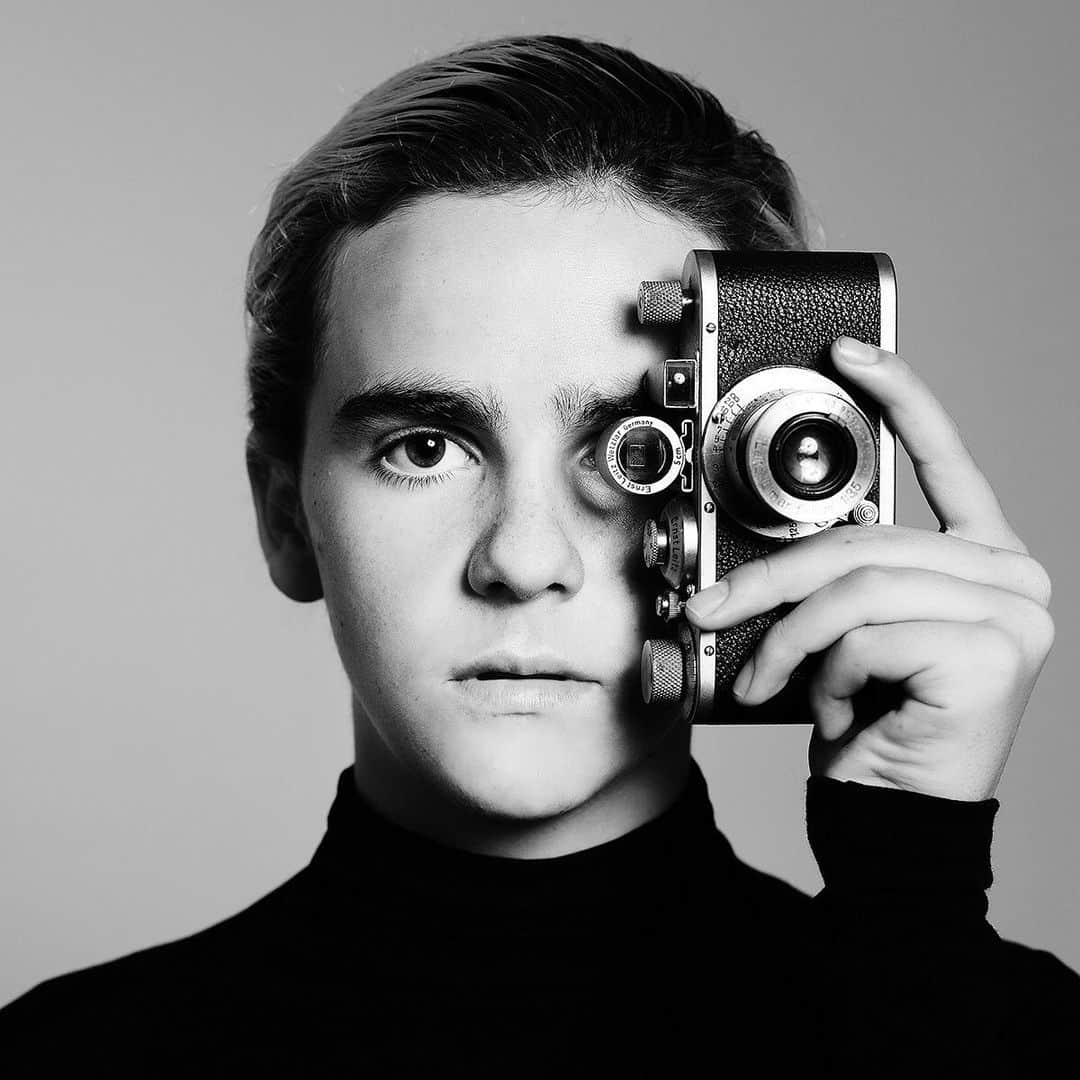 タイラー・シールズのインスタグラム：「A portrait is the easiest thing to take but the hardest thing to capture,  this is a portrait of the amazing @jackdgrazer who I will be adding to my list of future Oscar winners. Some people do the thing they are meant to do and you can’t fight it if you were meant to do something you just have to do it. What were you meant to do that you do now?」