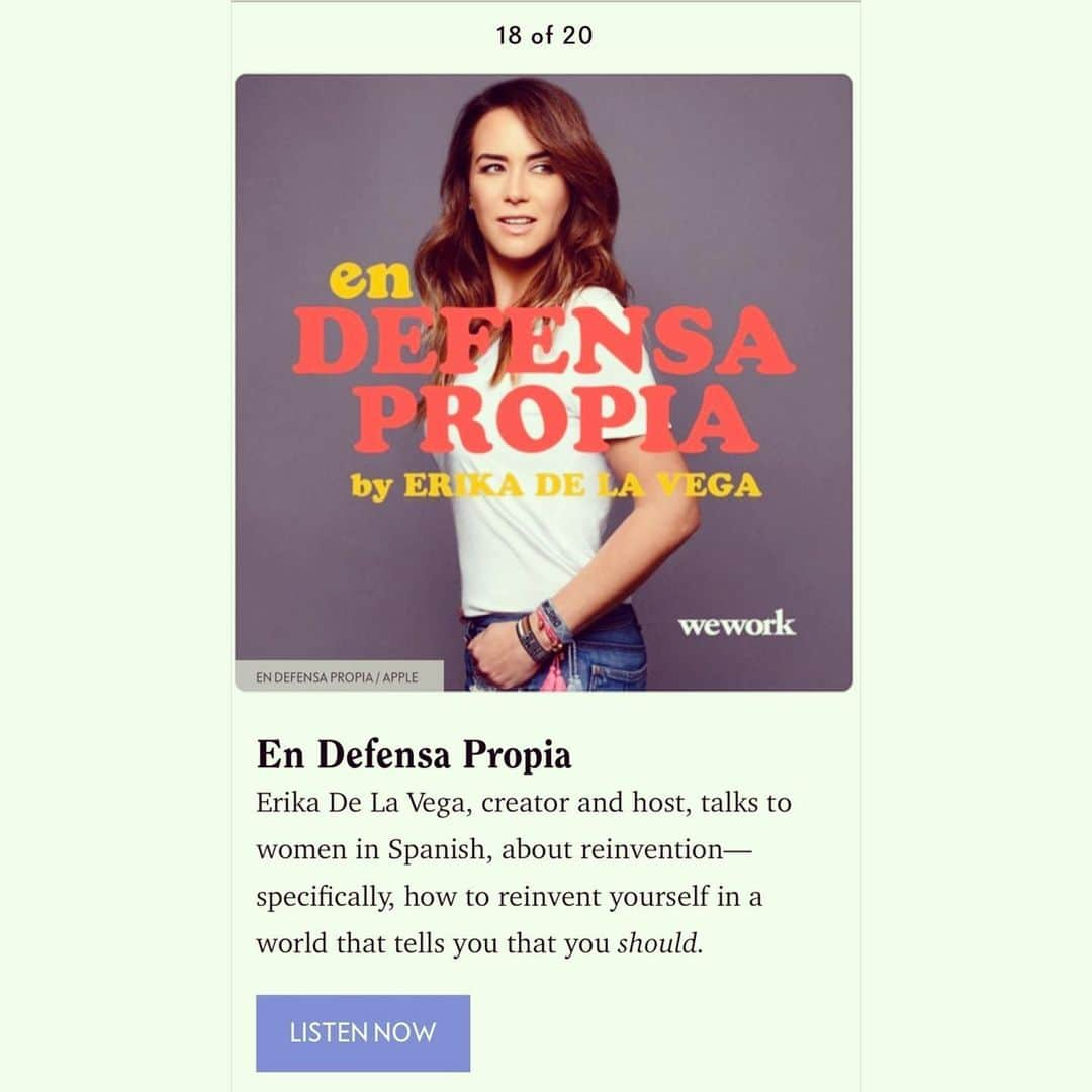 Erika De La Vegaさんのインスタグラム写真 - (Erika De La VegaInstagram)「Este es mi baile de la FELICIDAD después de que me enteré, gracias a @nachored, que mi podcast #EnDefensaPropia está en la lista de los “Best Spanish and Latino Podcast for Learning- and Laughing” de la revista @oprahmagazine de @oprah.  La reinvención es un tema, no es fácil, pero juntas y compartiendo nuestras historias podemos logralo y hacernos el camino más fácil. Camino que por cierto hacemos EN DEFENSA PROPIA. (desliza las fotos ➡️) Gracias @pelicarmona por amarrarte los pantalones y meterle corazón a este proyecto y @carolpereza aliada y cómplice de @wework por creer y mis panas de la vida @epararrayos @alain.g.regla.  He gozado y aprendido tanto de cada una de mis invitadas y lo que falta. GRACIAS A TODOS LOS “PODCASTIREÑOS” QUE ESCUCHAN CADA UNO DE LOS EPISODIOS. #noestamossolas (hasta aquí mi discurso de ceremonia de premios) #Felicidad #EnDefensaPropia #Podcast #podcastenespañol  Gracias @msirinagonzalez por incluirme en esta lista junto a tantos podcast que admiro y sigo 💪🏻💪🏻💪🏻#Video por #ValenSilva」8月31日 3時01分 - erikadlvoficial