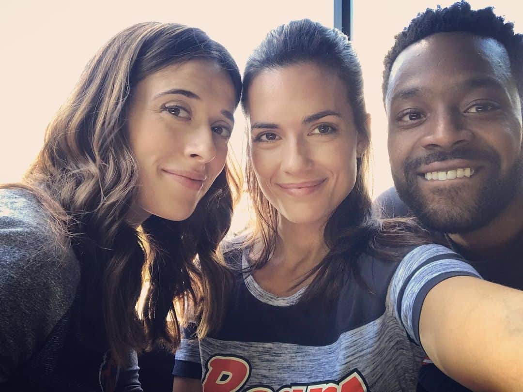 トーレイ・デヴィートのインスタグラム：「Crossover vibes with these two. 💙 #OneChicago」
