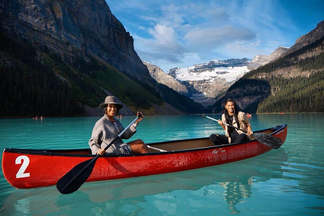 シャネル・イマンのインスタグラム：「Lake Louise 🇨🇦❤️🇨🇦」