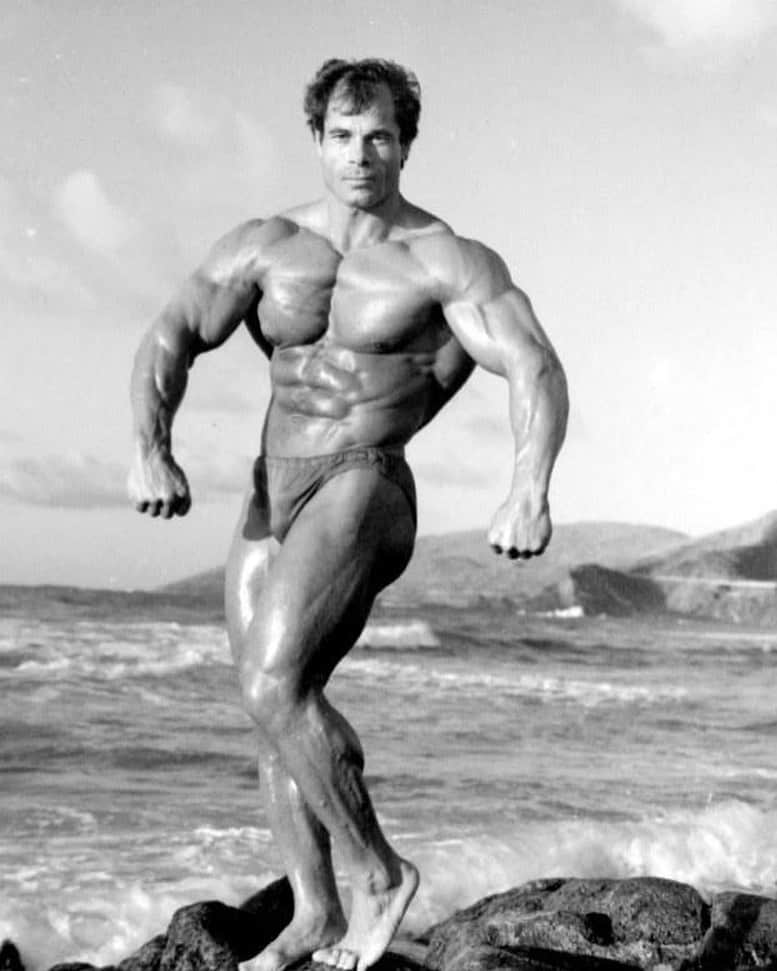 Phil Heathのインスタグラム：「I did not want to believe the sad news about Franco’s passing today. He was so strong, so driven, so humble and if you got a chance to meet him he was so damn funny!!!! It was just this past March we were all chatting it up on stage at Arnold’s Sunday Seminar and the stories you shared were awesome and absolutely hilarious. Thank you for always motivating us through your actions of strength, honor and kindness. You were a healer also being a Doctor of Chiropractic as you helped so many people with their ailments which I had found most impressive aside from the heavy lifts you would perform. Your ability to achieve bodybuilding’s highest honors, yet compete as a strongman carrying a refrigerator on your back to get injured but show no fear of getting back up, get checked out and literally do an interview with CBS exemplified your Demi-God greatness!!! You will be terribly missed and never forgotten. I am in complete shock! May you Rest in Supreme Power and thank you again for your incredible impact on the world! My most sincere condolences. #FrancoColumbu #MrOlympia #Legend #Strongman #DrOfChiropractic #RIP #RestInPower」